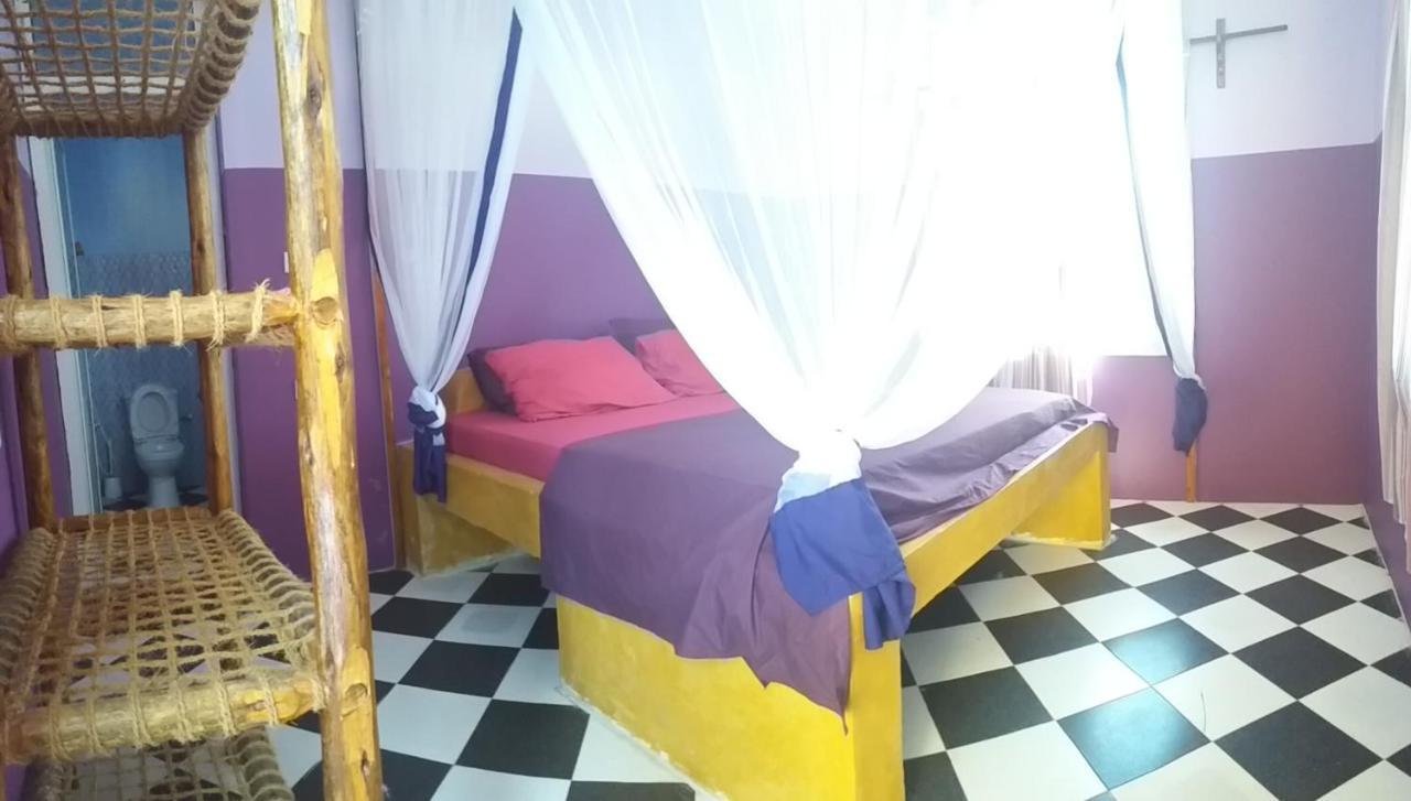 La Locanda Lodge - Apartment, 4 Double Rooms & Kitchen Near The Beach จัมเบียนี ภายนอก รูปภาพ