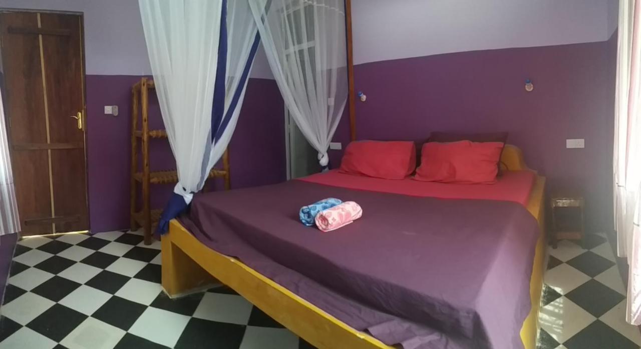 La Locanda Lodge - Apartment, 4 Double Rooms & Kitchen Near The Beach จัมเบียนี ภายนอก รูปภาพ