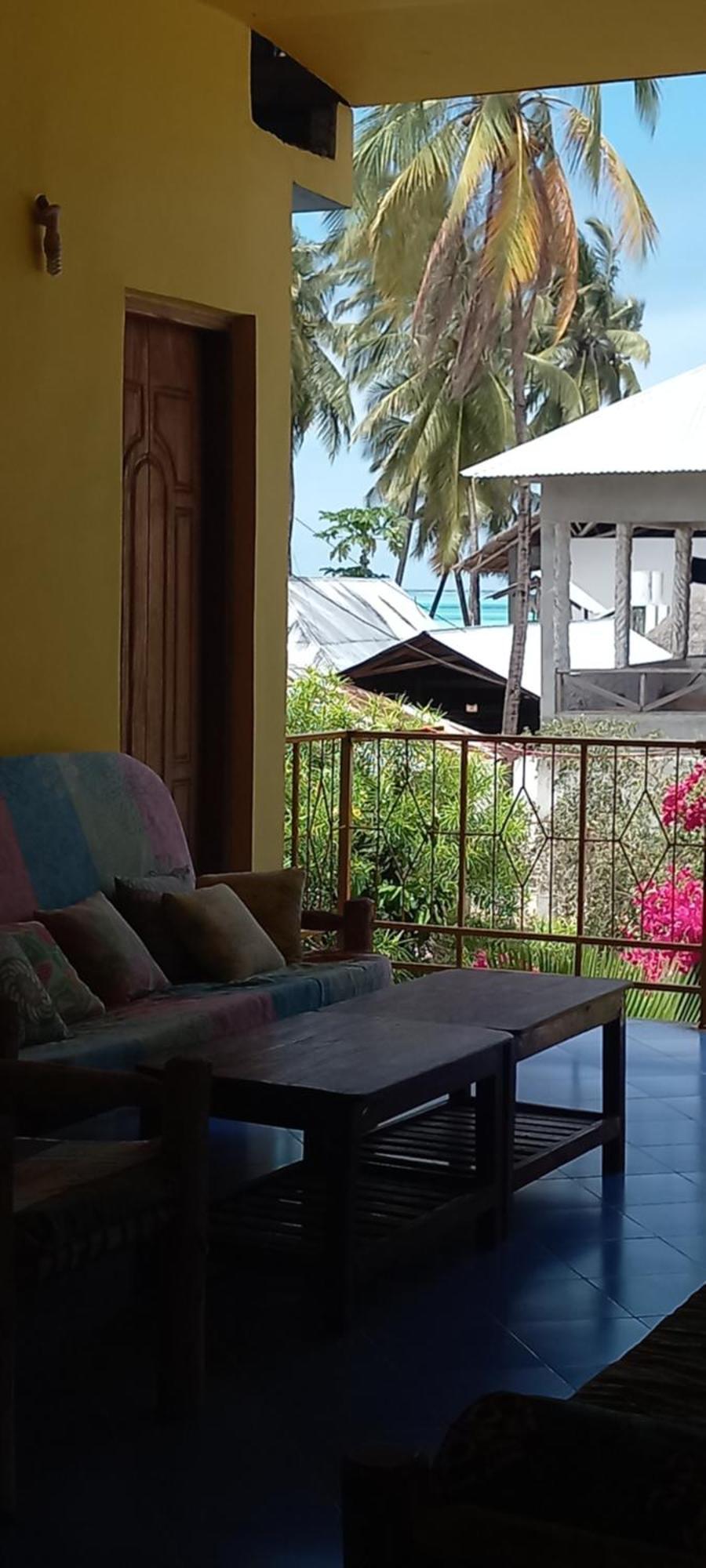 La Locanda Lodge - Apartment, 4 Double Rooms & Kitchen Near The Beach จัมเบียนี ภายนอก รูปภาพ