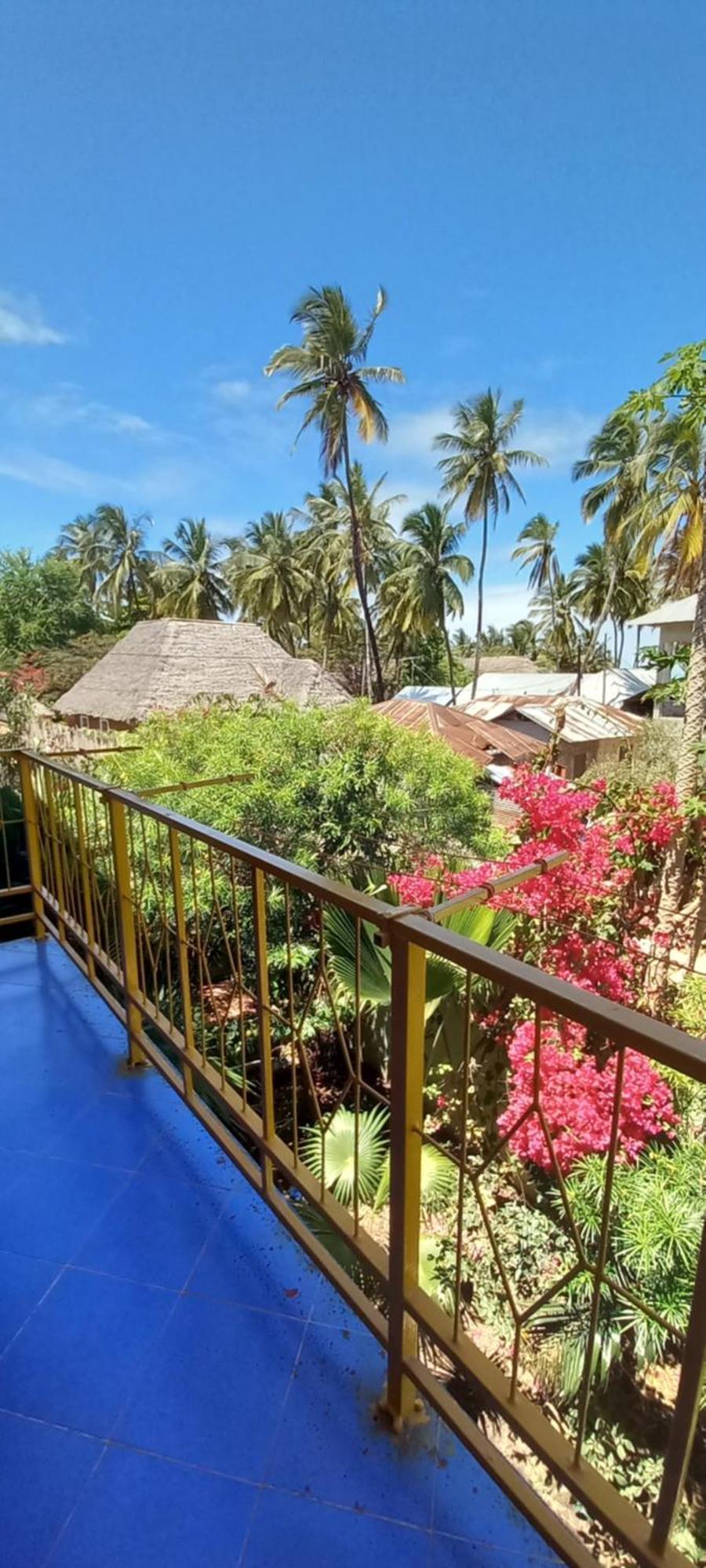 La Locanda Lodge - Apartment, 4 Double Rooms & Kitchen Near The Beach จัมเบียนี ภายนอก รูปภาพ