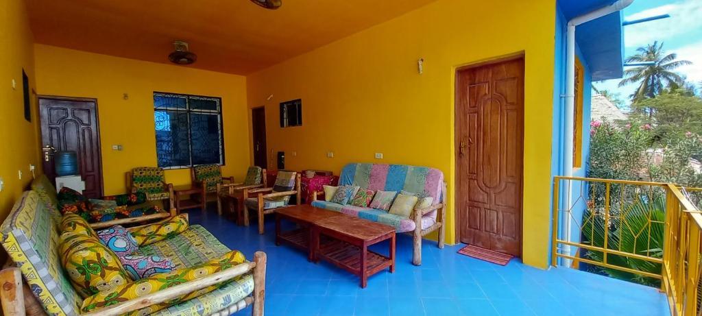 La Locanda Lodge - Apartment, 4 Double Rooms & Kitchen Near The Beach จัมเบียนี ภายนอก รูปภาพ