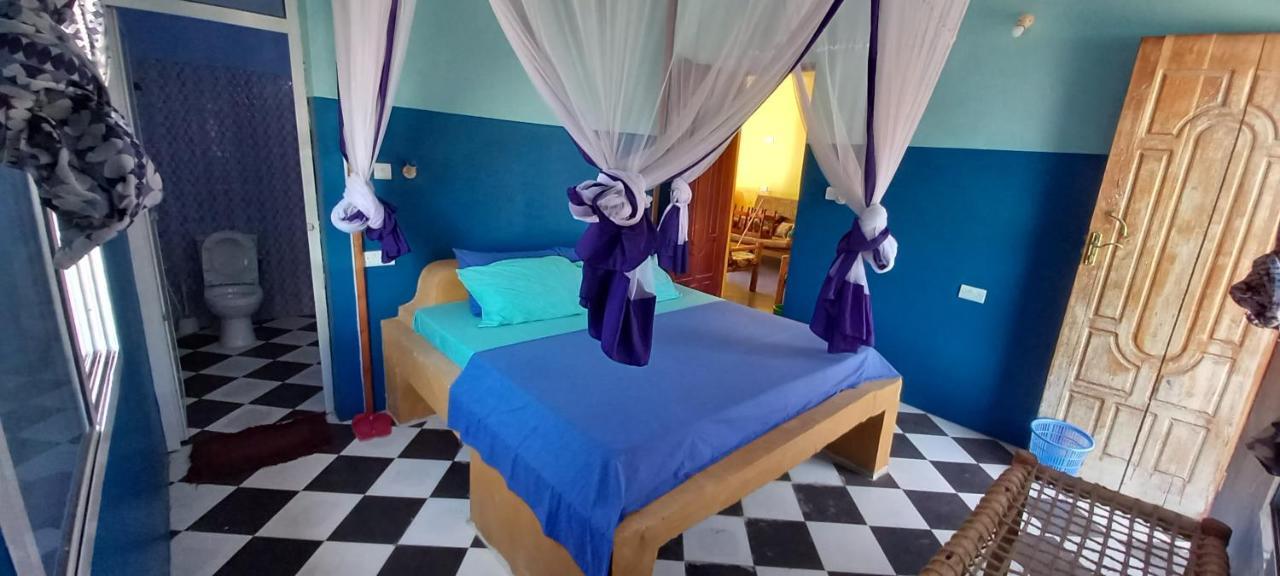 La Locanda Lodge - Apartment, 4 Double Rooms & Kitchen Near The Beach จัมเบียนี ภายนอก รูปภาพ